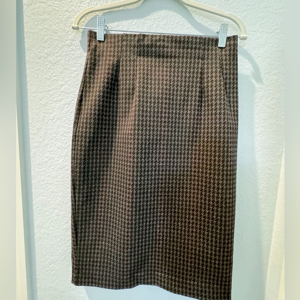 Knee length skirt size S